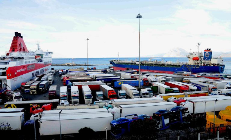 Νεκρός άντρας στο λιμάνι της Πάτρας | Newsit.gr Νεκρός άντρας στο λιμάνι της Πάτρας | Newsit.gr