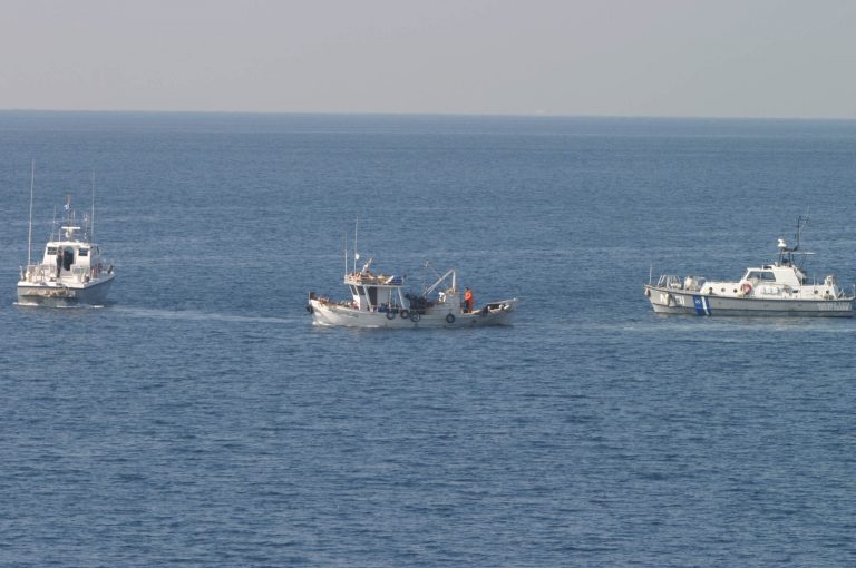 Δουλέμπορος κορόιδεψε λαθρομετανάστες και εκείνοι φώναξαν την αστυνομία – Συνελήφθησαν όλοι | Newsit.gr Δουλέμπορος κορόιδεψε λαθρομετανάστες και εκείνοι φώναξαν την αστυνομία – Συνελήφθησαν όλοι | Newsit.gr