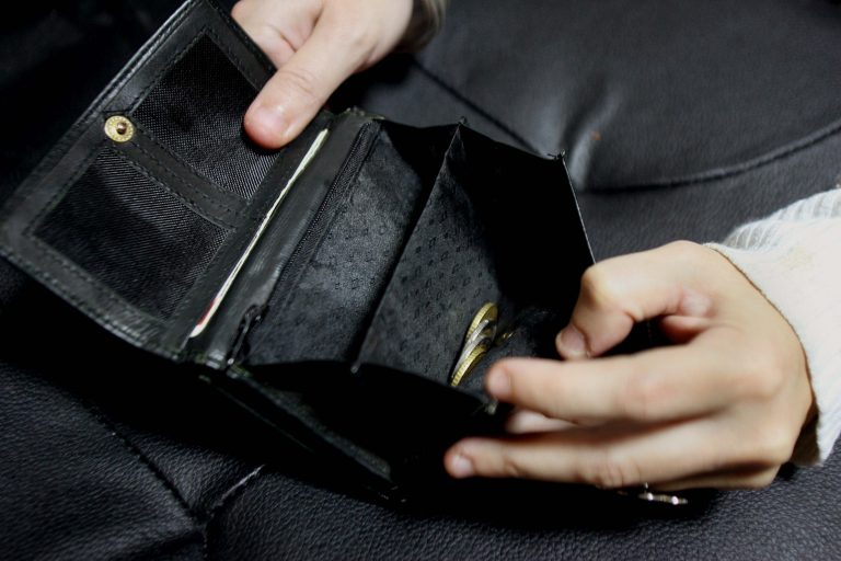 Θεσσαλονίκη: Έπιασαν τη σπείρα με τις διπλές φόρμες! | Newsit.gr Θεσσαλονίκη: Έπιασαν τη σπείρα με τις διπλές φόρμες! | Newsit.gr