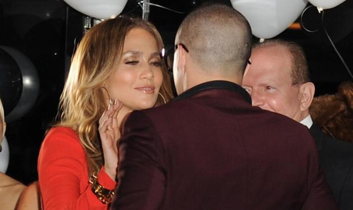 JLo: Το πάρτυ-έκπληξη για τα γενέθλιά της σε πολυτελές σκάφος! | Newsit.gr JLo: Το πάρτυ-έκπληξη για τα γενέθλιά της σε πολυτελές σκάφος! | Newsit.gr