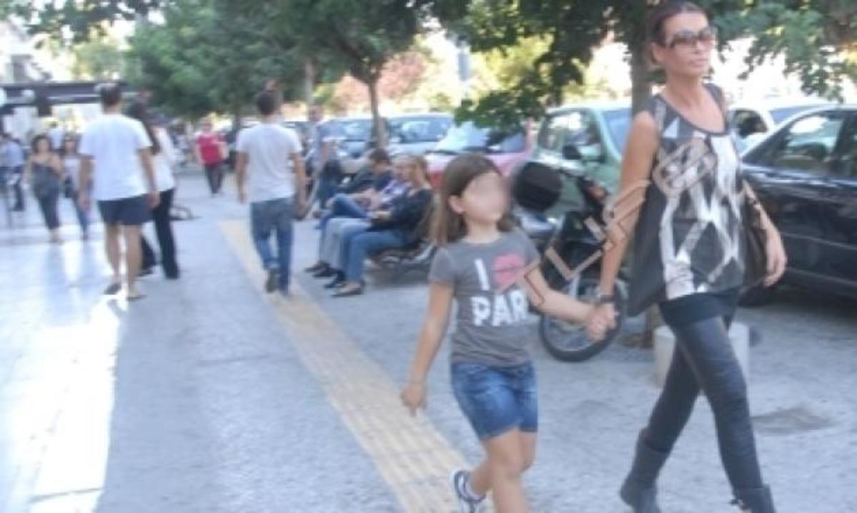 Nίνα Λοτσάρη: Για ψώνια με την κόρη της στη Γλυφάδα! Φωτογραφίες | Newsit.gr Nίνα Λοτσάρη: Για ψώνια με την κόρη της στη Γλυφάδα! Φωτογραφίες | Newsit.gr