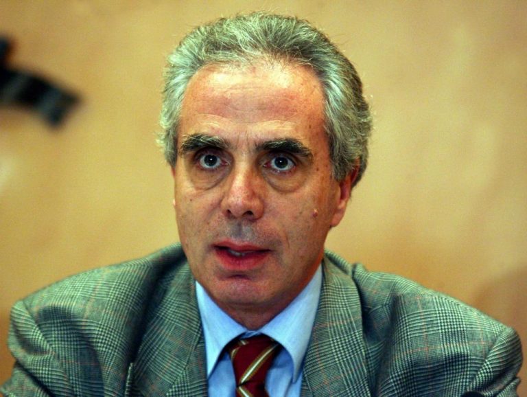 Λουράντος: «Αηδίες και βλακείες λέει ο Λοβέρδος» | Newsit.gr Λουράντος: «Αηδίες και βλακείες λέει ο Λοβέρδος» | Newsit.gr