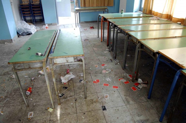 Κλοπές και καταστροφές σε υπό κατάληψη Λύκεια στην Καλαμάτα | Newsit.gr Κλοπές και καταστροφές σε υπό κατάληψη Λύκεια στην Καλαμάτα | Newsit.gr