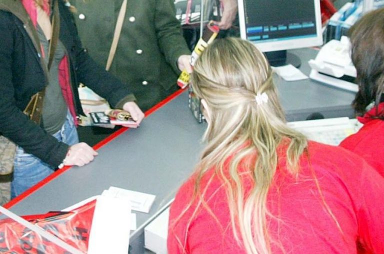 Κάρυστος: Μπήκε στο μαγαζί να ψωνίσει και… πέθανε! | Newsit.gr Κάρυστος: Μπήκε στο μαγαζί να ψωνίσει και… πέθανε! | Newsit.gr