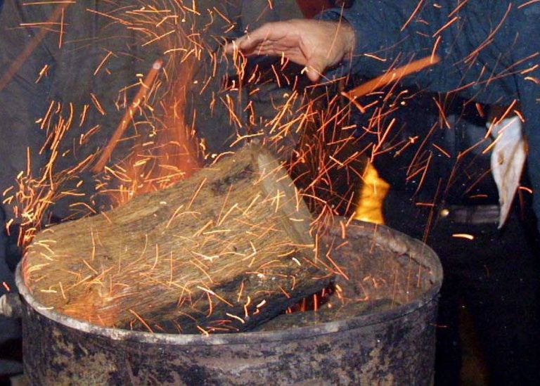 Νεκροί δύο νεαροί και τρεις σε κώμα από αυτοσχέδιο μαγκάλι στη Λάρισα! Το άναψαν για να ζεσταθούν… | Newsit.gr Νεκροί δύο νεαροί και τρεις σε κώμα από αυτοσχέδιο μαγκάλι στη Λάρισα! Το άναψαν για να ζεσταθούν… | Newsit.gr