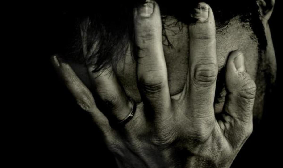 Απόπειρα αυτοκτονίας γνωστού στυλίστα μέσω Facebook. Νοσηλεύεται στο νοσοκομείο | Newsit.gr Απόπειρα αυτοκτονίας γνωστού στυλίστα μέσω Facebook. Νοσηλεύεται στο νοσοκομείο | Newsit.gr