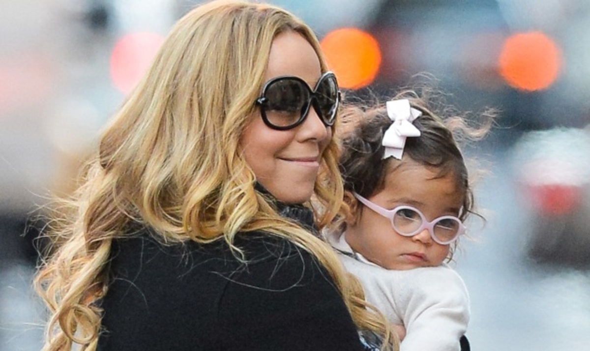 Η κόρη της Mariah Carey κλέβει τις εντυπώσεις με τα ροζ γυαλάκια της! | Newsit.gr Η κόρη της Mariah Carey κλέβει τις εντυπώσεις με τα ροζ γυαλάκια της! | Newsit.gr