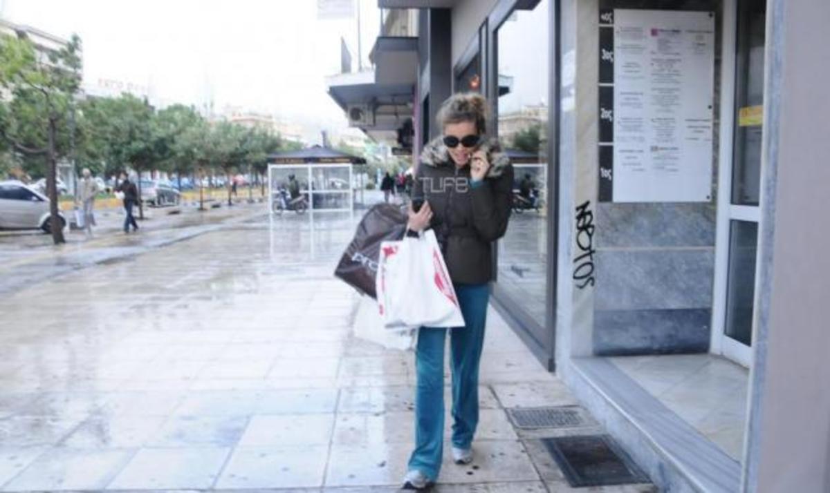 Μ. Χρουσαλά: Με casual ντύσιμο και χωρίς μακιγιάζ κάνει τα ψώνια της! Δες φωτογραφίες | Newsit.gr Μ. Χρουσαλά: Με casual ντύσιμο και χωρίς μακιγιάζ κάνει τα ψώνια της! Δες φωτογραφίες | Newsit.gr