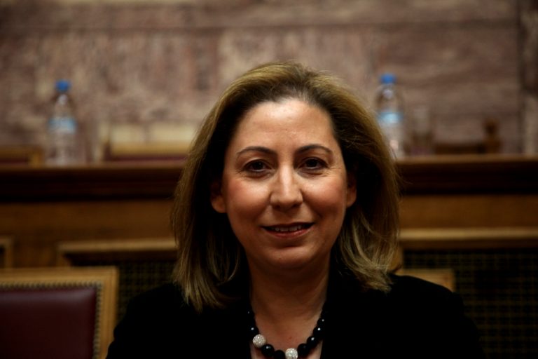 Γιούχαραν τη Μαριλίζα Ξενογιαννακοπούλου στην Κεφαλονιά | Newsit.gr Γιούχαραν τη Μαριλίζα Ξενογιαννακοπούλου στην Κεφαλονιά | Newsit.gr