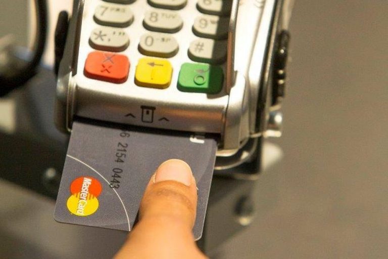 Η πρώτη πιστωτική κάρτα με αισθητήρα δακτυλικού αποτυπώματος! | Newsit.gr Η πρώτη πιστωτική κάρτα με αισθητήρα δακτυλικού αποτυπώματος! | Newsit.gr