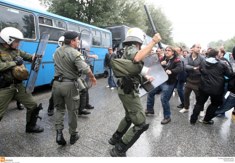 Τον χτύπησαν με το γκλομπ στον αυχένα – Τραυματισμό μέλους του από τα ΜΑΤ καταγγέλλει το ΠΑΜΕ Θεσσαλονίκης | Newsit.gr Τον χτύπησαν με το γκλομπ στον αυχένα – Τραυματισμό μέλους του από τα ΜΑΤ καταγγέλλει το ΠΑΜΕ Θεσσαλονίκης | Newsit.gr