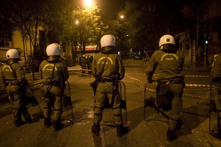 Επίθεση σε διμοιρίες της ΕΛ.ΑΣ στα Εξάρχεια | Newsit.gr Επίθεση σε διμοιρίες της ΕΛ.ΑΣ στα Εξάρχεια | Newsit.gr