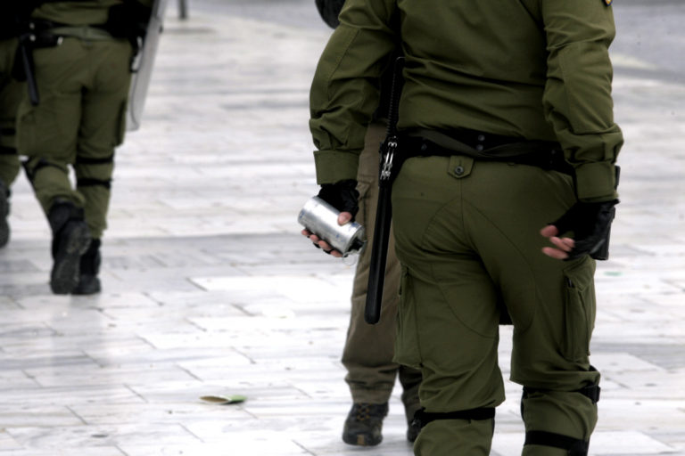 Ο Ιατρικός Σύλλογος καταγγέλλει τη χρήση επικίνδυνων χημικών κατά των διαδηλωτών | Newsit.gr Ο Ιατρικός Σύλλογος καταγγέλλει τη χρήση επικίνδυνων χημικών κατά των διαδηλωτών | Newsit.gr