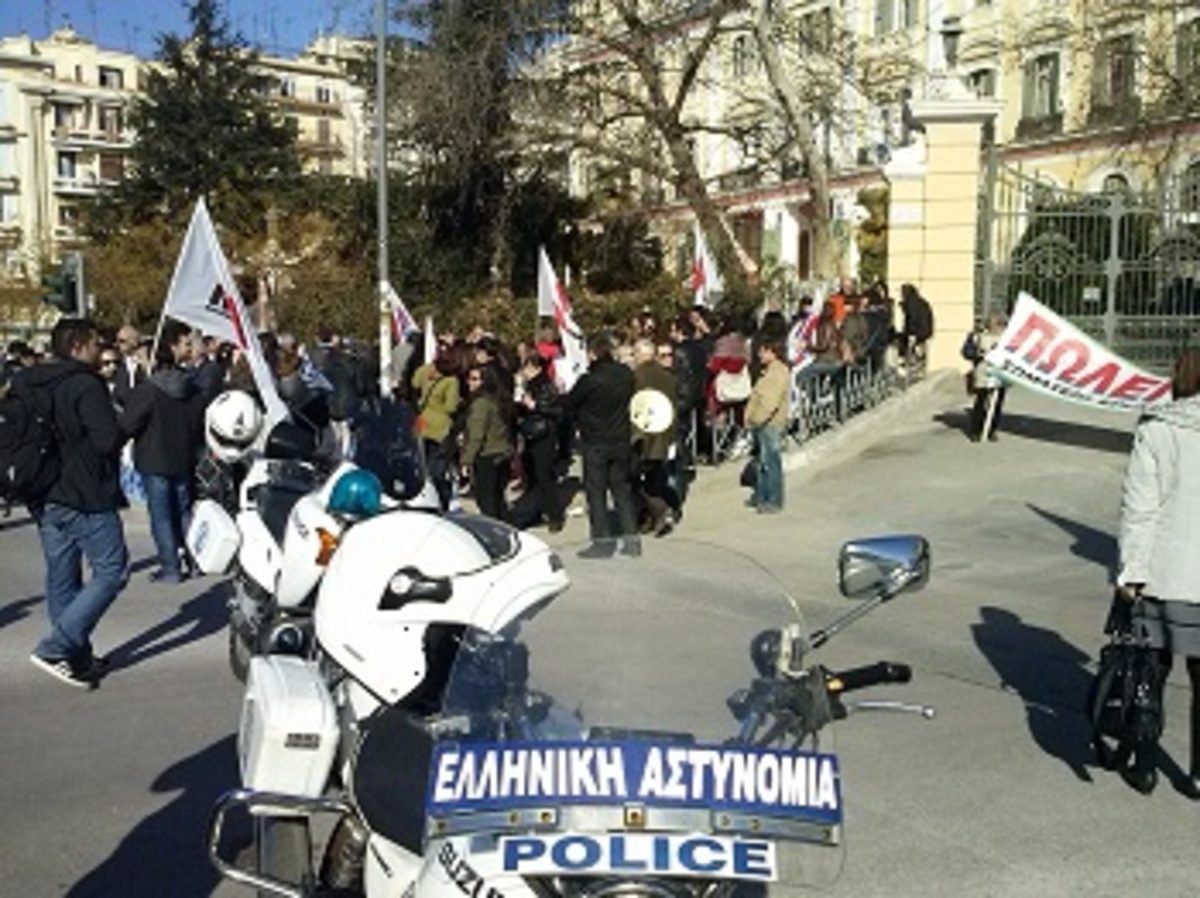Θεσσαλονίκη: Το ακριβό πετρέλαιο και οι αυξήσεις της ΔΕΗ τους έβγαλαν στους δρόμους… | Newsit.gr Θεσσαλονίκη: Το ακριβό πετρέλαιο και οι αυξήσεις της ΔΕΗ τους έβγαλαν στους δρόμους… | Newsit.gr