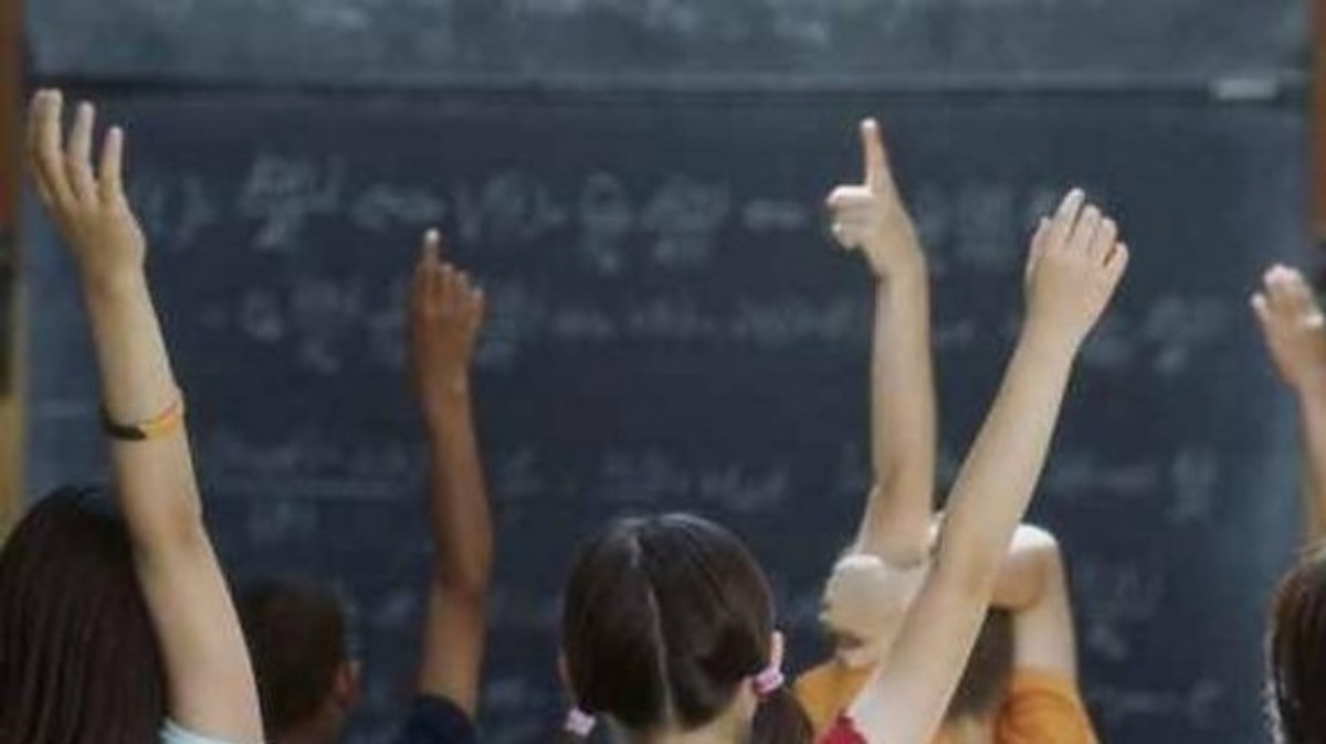 Μαθήτρια ξερίζωσε τα μαλλιά της καθηγήτριας της | Newsit.gr Μαθήτρια ξερίζωσε τα μαλλιά της καθηγήτριας της | Newsit.gr