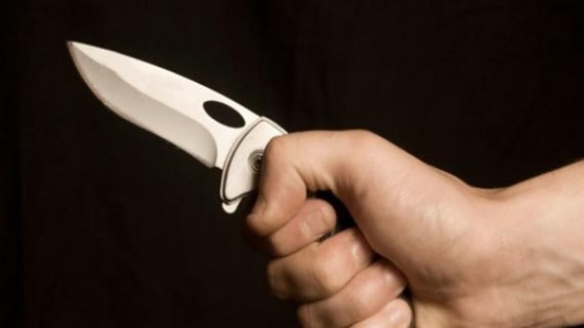 Τραυμάτισε τον συγκάτοικό του με μαχαίρι στα γεννητικά του όργανα | Newsit.gr Τραυμάτισε τον συγκάτοικό του με μαχαίρι στα γεννητικά του όργανα | Newsit.gr