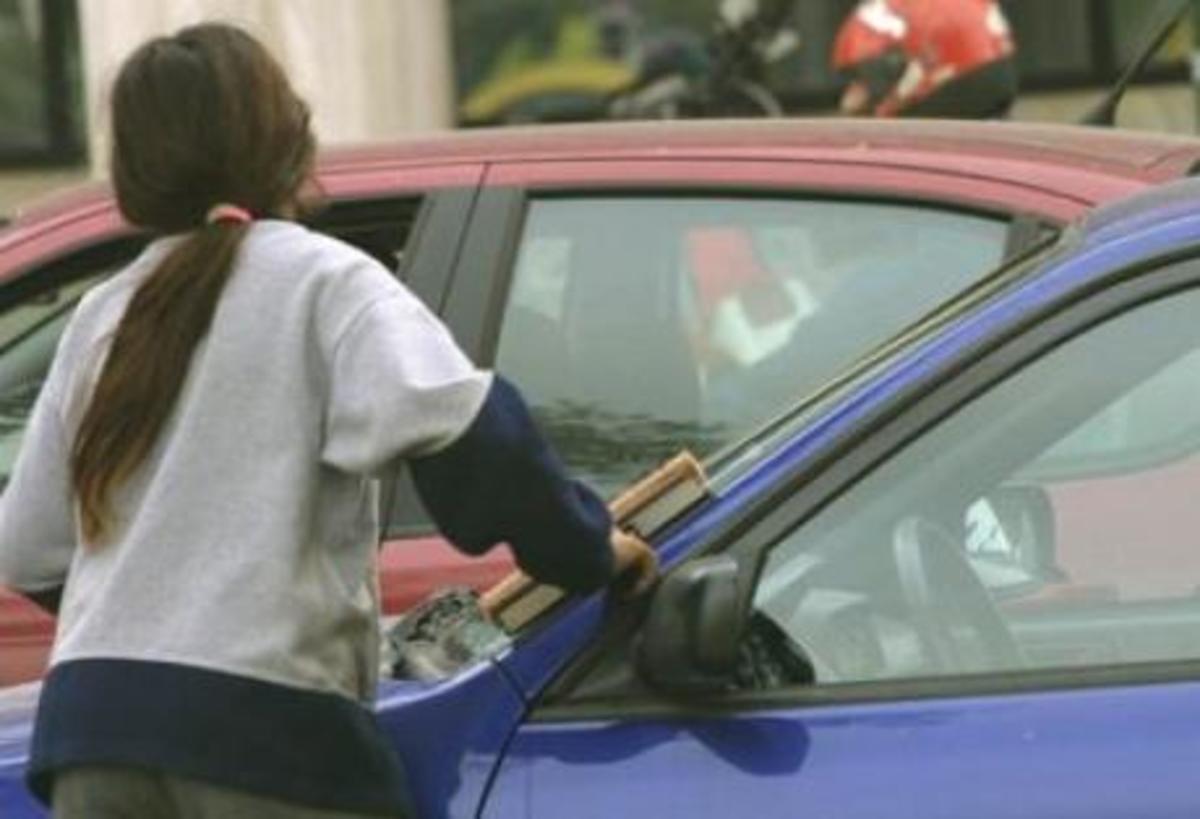 Αχαϊα: Τα νήπια των φαναριών – Κυκλώματα τα βγάζουν στους δρόμους και τα κρύβουν! | Newsit.gr Αχαϊα: Τα νήπια των φαναριών – Κυκλώματα τα βγάζουν στους δρόμους και τα κρύβουν! | Newsit.gr