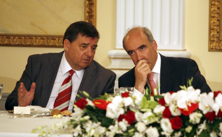 Ο Μεϊμαράκης είδε τον Καρατζαφέρη και έπιασε τα… του! | Newsit.gr Ο Μεϊμαράκης είδε τον Καρατζαφέρη και έπιασε τα… του! | Newsit.gr
