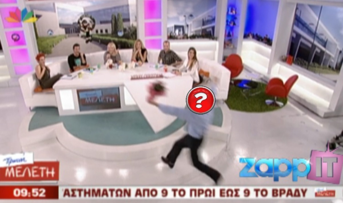Ποιος εισέβαλε στο πλατό για να δώσει λουλούδια στην Ελεονώρα; | Newsit.gr Ποιος εισέβαλε στο πλατό για να δώσει λουλούδια στην Ελεονώρα; | Newsit.gr