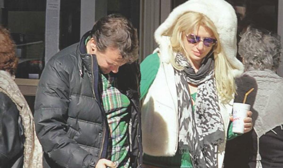 Ε. Μενεγάκη – Μ. Παντζόπουλος: Μεσημεριανή βόλτα στην Κηφισιά! | Newsit.gr Ε. Μενεγάκη – Μ. Παντζόπουλος: Μεσημεριανή βόλτα στην Κηφισιά! | Newsit.gr