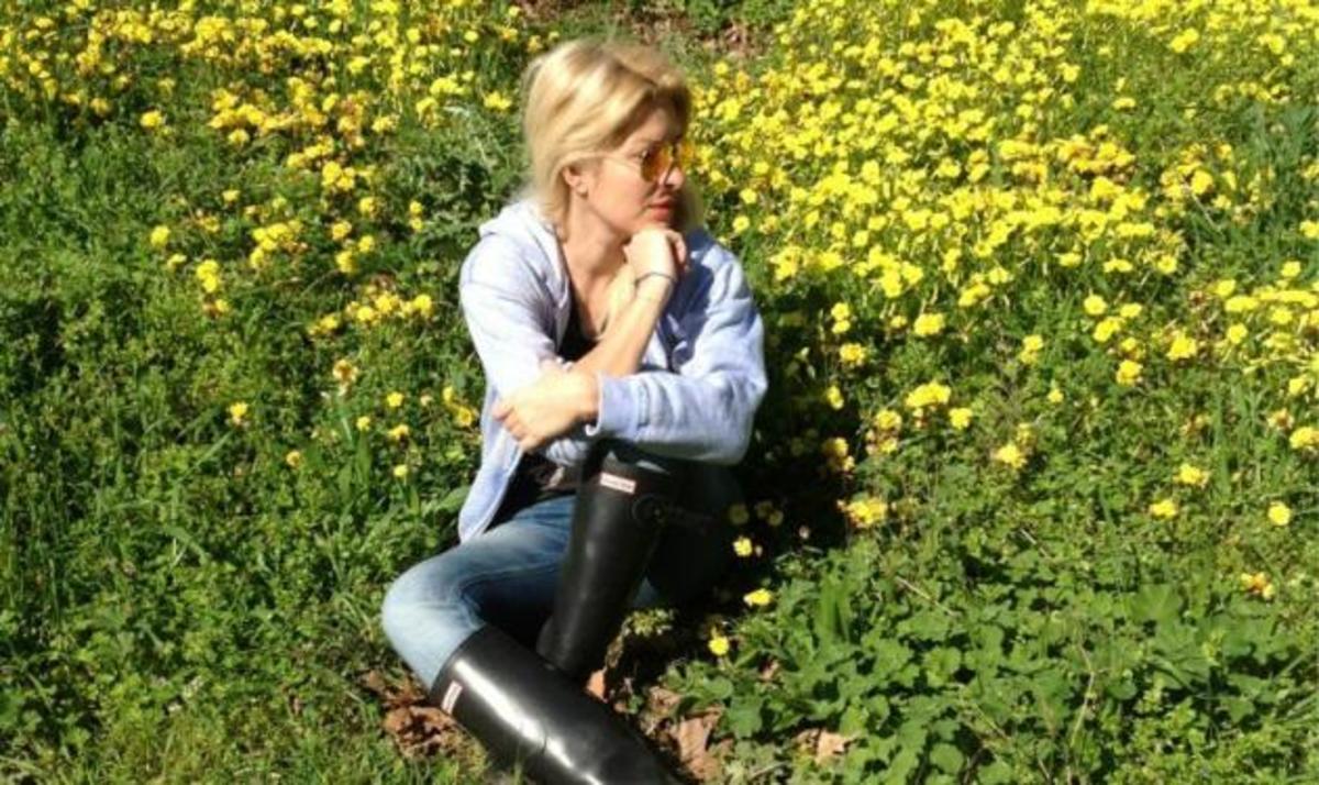 E. Μενεγάκη: Ξεκινά μίνι διακοπές. Δες τη φωτογραφία που τράβηξε η κόρη της | Newsit.gr E. Μενεγάκη: Ξεκινά μίνι διακοπές. Δες τη φωτογραφία που τράβηξε η κόρη της | Newsit.gr