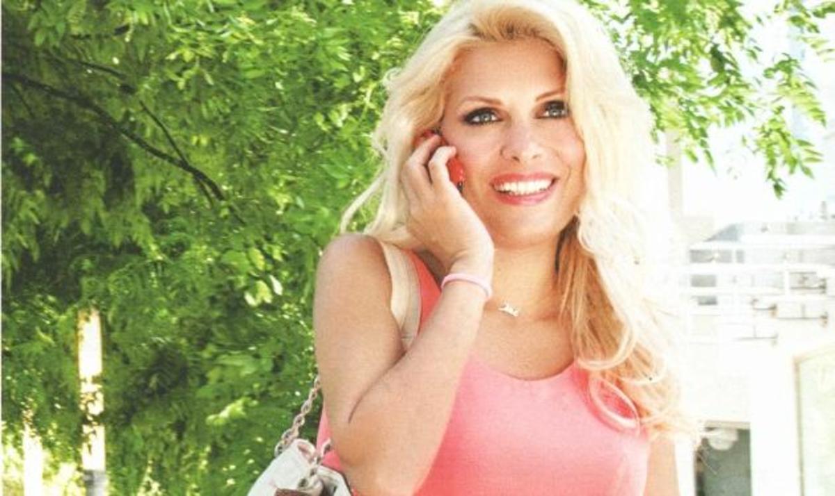 Ε. Μενεγάκη: Βάφτισε την ανιψιά του Ματέο στην Άνδρο! | Newsit.gr Ε. Μενεγάκη: Βάφτισε την ανιψιά του Ματέο στην Άνδρο! | Newsit.gr