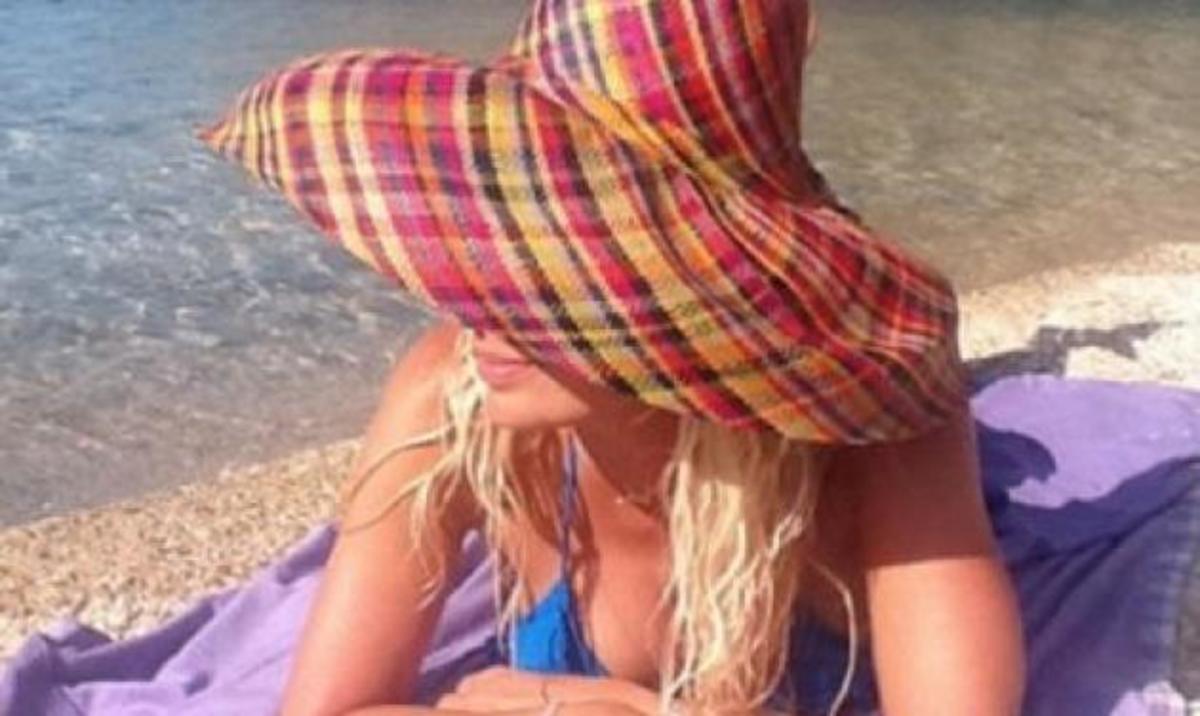 Ε. Μενεγάκη: Έχει ξετρελαθεί με το instagram! Δες φωτογραφίες που ανέβασε με τα αγαπημένα της πρόσωπα! | Newsit.gr Ε. Μενεγάκη: Έχει ξετρελαθεί με το instagram! Δες φωτογραφίες που ανέβασε με τα αγαπημένα της πρόσωπα! | Newsit.gr