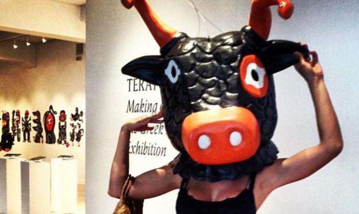 Ποιο διάσημο μοντέλο επισκέφτηκε το μουσείο Μπενάκη και την έκθεση “The Greek Monsters”; | Newsit.gr Ποιο διάσημο μοντέλο επισκέφτηκε το μουσείο Μπενάκη και την έκθεση “The Greek Monsters”; | Newsit.gr