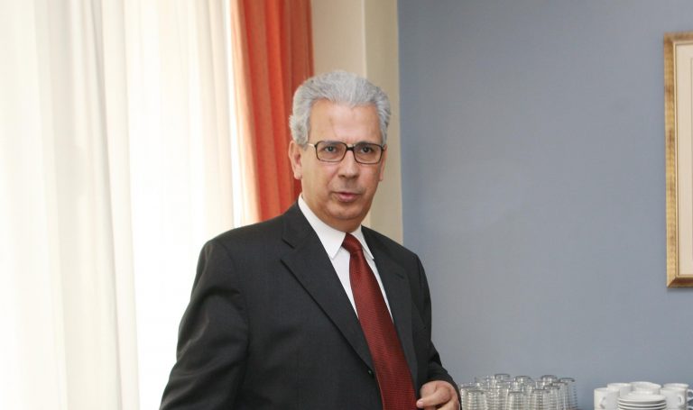 Tα «μαζεύει» η κυβέρνηση και ο Μέργος: Σε πολύ χαμηλά επίπεδα οι μισθοί … δεν θα μειωθούν | Newsit.gr Tα «μαζεύει» η κυβέρνηση και ο Μέργος: Σε πολύ χαμηλά επίπεδα οι μισθοί … δεν θα μειωθούν | Newsit.gr