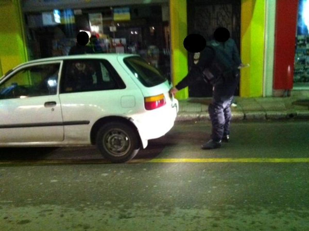 Φθιώτιδα: Τι φαντάζεστε ότι είπε μεθυσμένος οδηγός όταν του ξήλωναν τις πινακίδες; | Newsit.gr Φθιώτιδα: Τι φαντάζεστε ότι είπε μεθυσμένος οδηγός όταν του ξήλωναν τις πινακίδες; | Newsit.gr