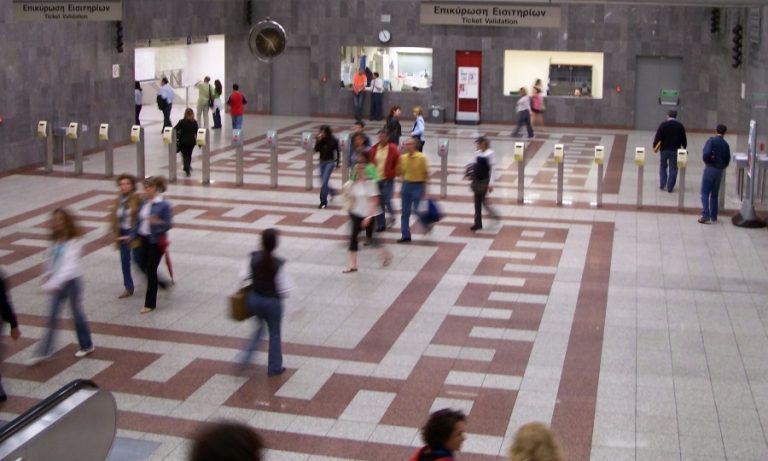 Ποια Ελληνίδα παρουσιάστρια δεν γνωρίζει ότι «χτυπάς» εισιτήριο πριν μπεις στο μετρό; | Newsit.gr Ποια Ελληνίδα παρουσιάστρια δεν γνωρίζει ότι «χτυπάς» εισιτήριο πριν μπεις στο μετρό; | Newsit.gr