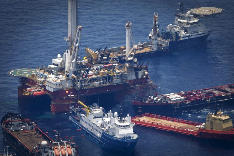 Νέα προσπάθεια για να σταματήσει η διαρροή στον Κόλπο του Μεξικού | Newsit.gr Νέα προσπάθεια για να σταματήσει η διαρροή στον Κόλπο του Μεξικού | Newsit.gr