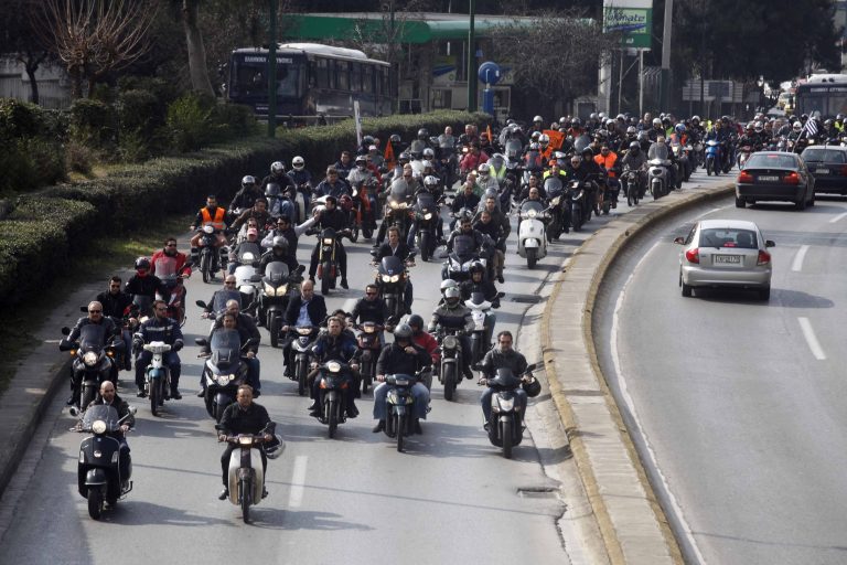 Μηχανοκίνητη πορεία των Αγανακτισμένων στη Θεσσαλονίκη | Newsit.gr Μηχανοκίνητη πορεία των Αγανακτισμένων στη Θεσσαλονίκη | Newsit.gr