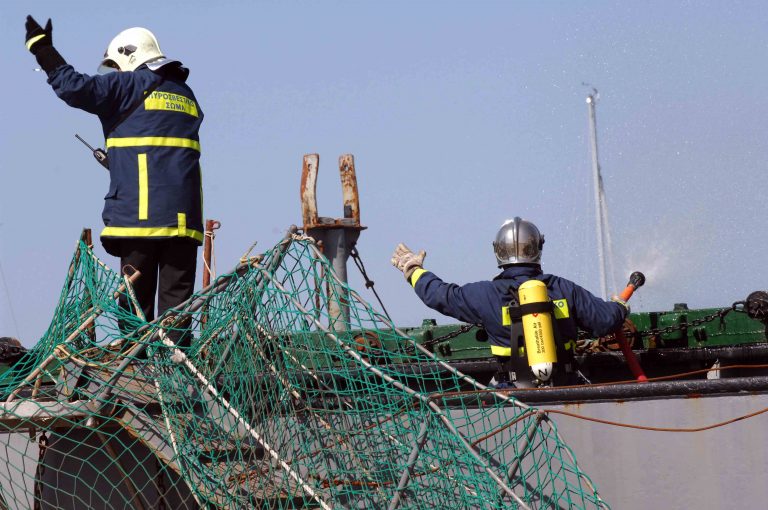 Θεσσαλονίκη: Πήρε φωτιά εν πλω… | Newsit.gr Θεσσαλονίκη: Πήρε φωτιά εν πλω… | Newsit.gr