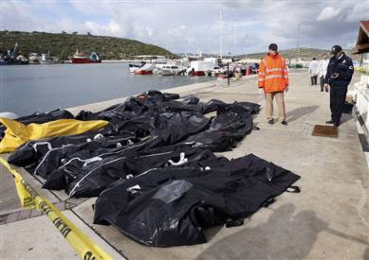 Νεκροί λαθρομετανάστες στις όχθες του Έβρου | Newsit.gr Νεκροί λαθρομετανάστες στις όχθες του Έβρου | Newsit.gr