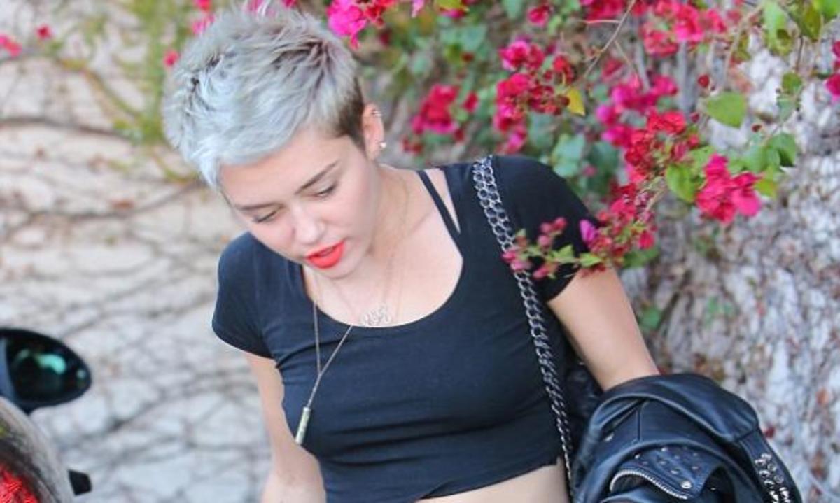 Την απάτησε ή όχι; Η Miley Cyrus βάζει τέλος στις φήμες! | Newsit.gr Την απάτησε ή όχι; Η Miley Cyrus βάζει τέλος στις φήμες! | Newsit.gr