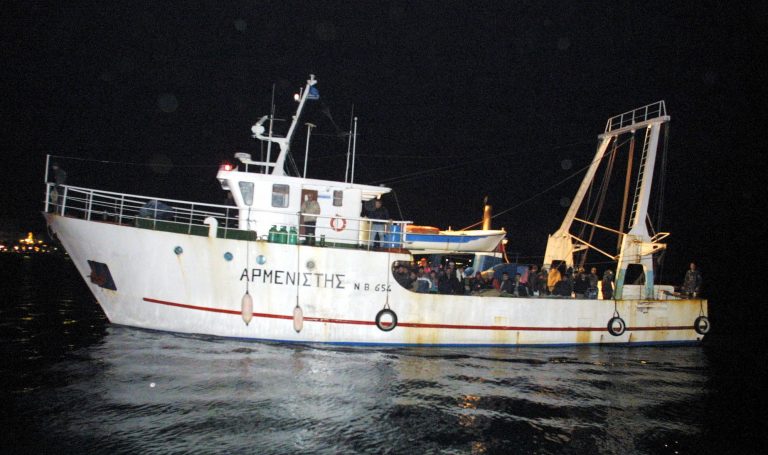 Ακυβέρνητο αλιευτικό σκάφος νότια της Μήλου | Newsit.gr Ακυβέρνητο αλιευτικό σκάφος νότια της Μήλου | Newsit.gr