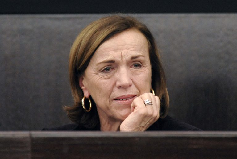 Με κλάματα ανακοίνωσε το «πάγωμα» στις συντάξεις η υπ. Εργασίας της Ιταλίας (video) | Newsit.gr Με κλάματα ανακοίνωσε το «πάγωμα» στις συντάξεις η υπ. Εργασίας της Ιταλίας (video) | Newsit.gr