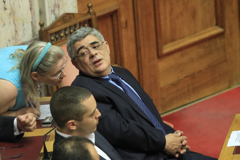 H αμηχανία Μιχαλολιάκου και το… ανοιχτό μικρόφωνο -Video | Newsit.gr H αμηχανία Μιχαλολιάκου και το… ανοιχτό μικρόφωνο -Video | Newsit.gr