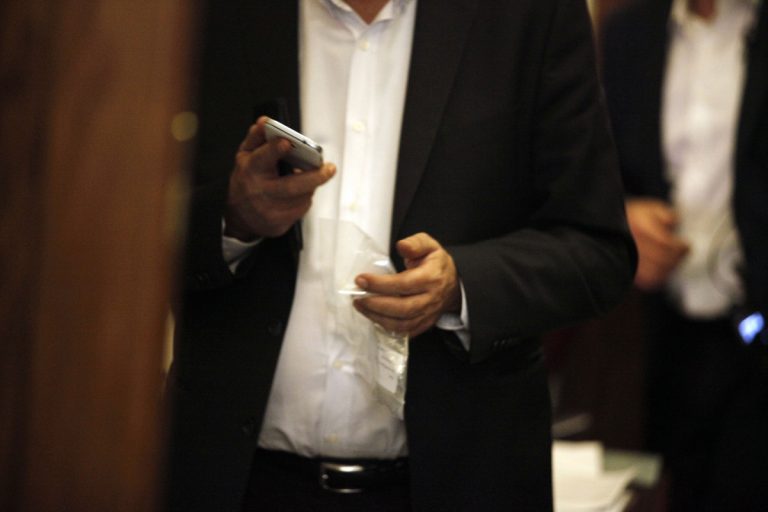 Τηλεφωνητής παρουσίασε καρκίνο και αποζημιώνεται για υπερβολική χρήση κινητού τηλεφώνου | Newsit.gr Τηλεφωνητής παρουσίασε καρκίνο και αποζημιώνεται για υπερβολική χρήση κινητού τηλεφώνου | Newsit.gr