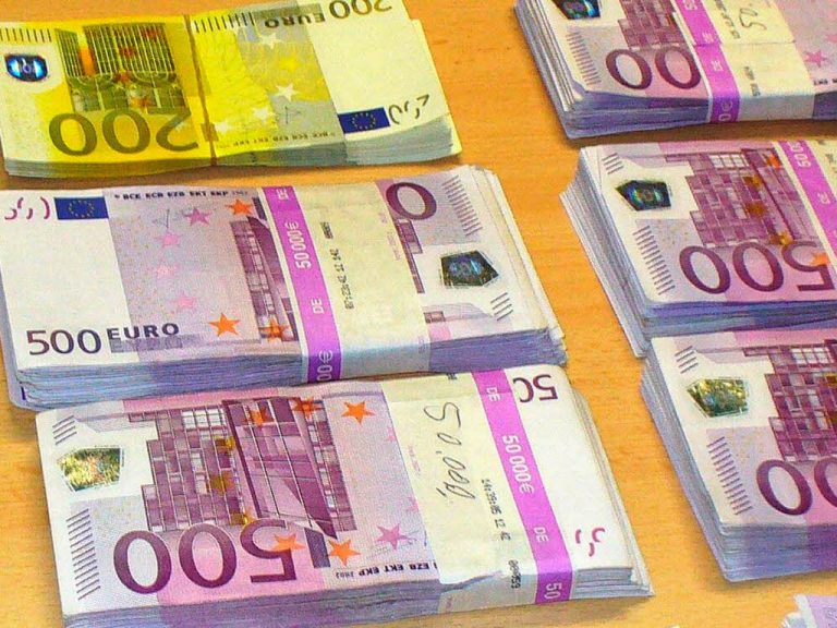 REUTERS: 15 δις ευρώ επιπλέον το νέο δάνειο της Ελλάδας | Newsit.gr REUTERS: 15 δις ευρώ επιπλέον το νέο δάνειο της Ελλάδας | Newsit.gr