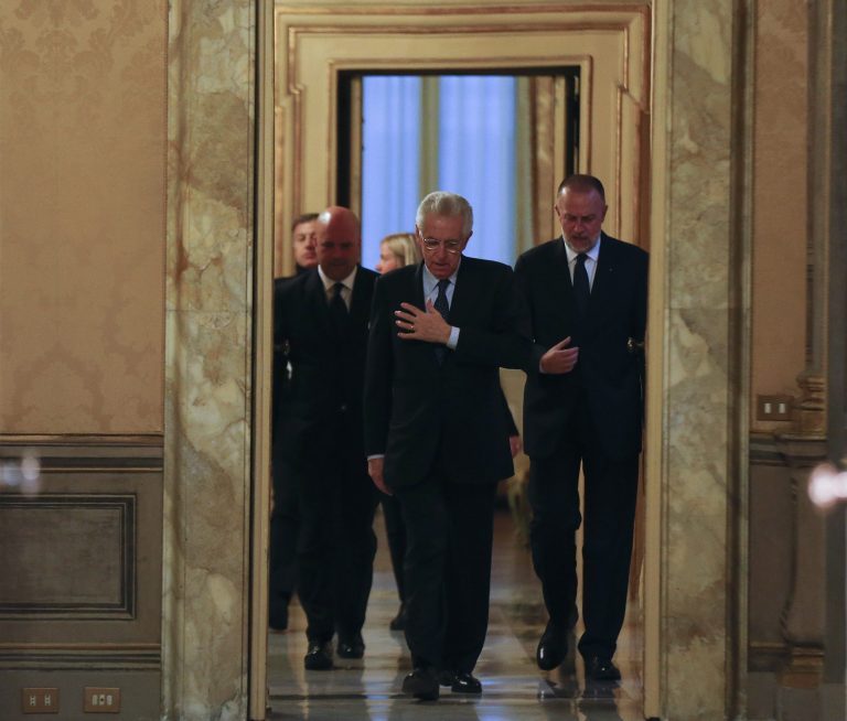 Ο Μόντι διαψεύδει τη “συμμαχία” με το Δημοκρατικό Κόμμα κατά του Μπερλουσκόνι | Newsit.gr Ο Μόντι διαψεύδει τη “συμμαχία” με το Δημοκρατικό Κόμμα κατά του Μπερλουσκόνι | Newsit.gr