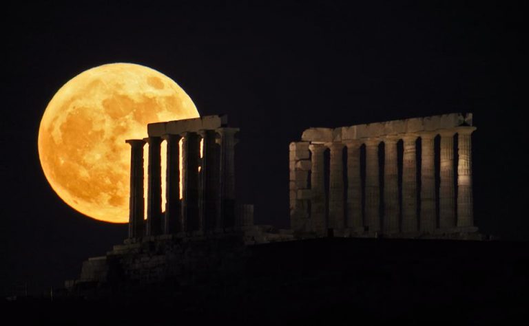 Από πού θα απολαύσετε την αυγουστιάτικη πανσέληνο; | Newsit.gr Από πού θα απολαύσετε την αυγουστιάτικη πανσέληνο; | Newsit.gr