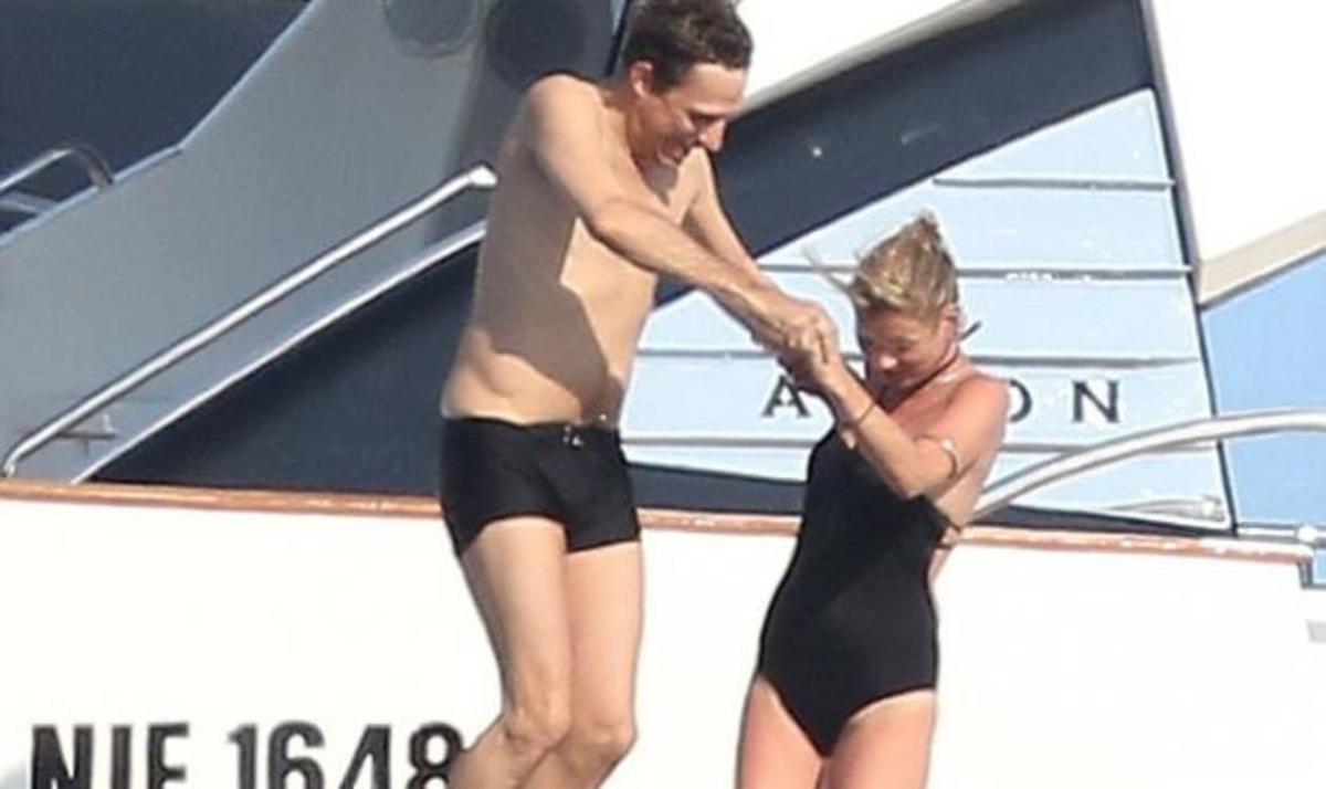 Kate Moss: Ρομαντικό ταξίδι με τον σύζυγό της στο Saint Tropez! Φωτογραφίες | Newsit.gr Kate Moss: Ρομαντικό ταξίδι με τον σύζυγό της στο Saint Tropez! Φωτογραφίες | Newsit.gr