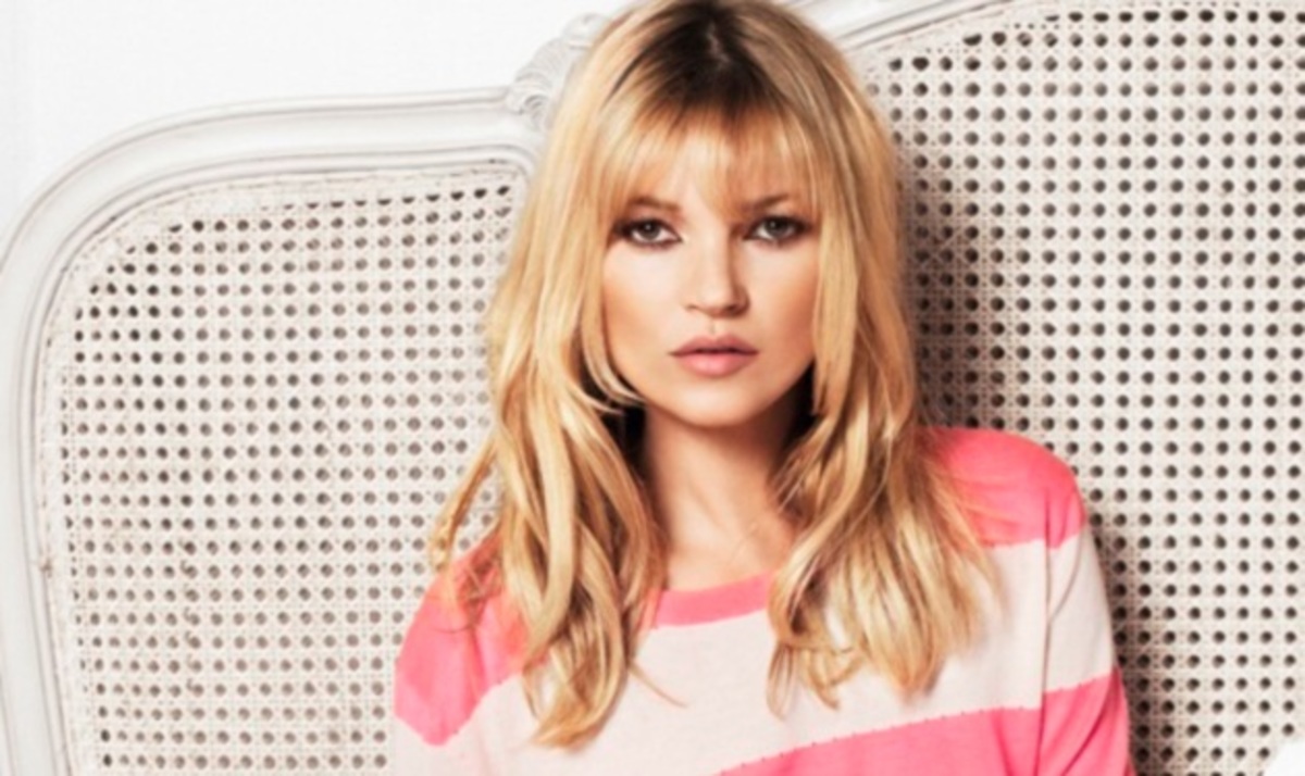 Η Kate Moss απολαμβάνει τα μπάνια της στα νερά του Ιονίου! | Newsit.gr Η Kate Moss απολαμβάνει τα μπάνια της στα νερά του Ιονίου! | Newsit.gr
