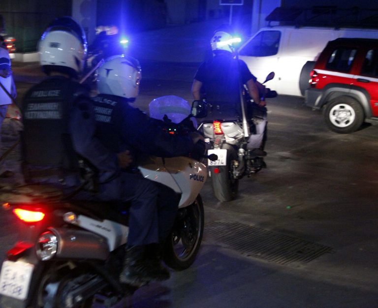 Ρόδος: Πέταξαν τα ναρκωτικά όταν είδαν τους αστυνομικούς! | Newsit.gr Ρόδος: Πέταξαν τα ναρκωτικά όταν είδαν τους αστυνομικούς! | Newsit.gr