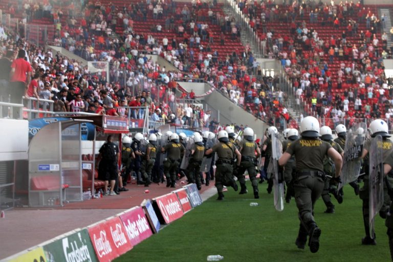 Επεισόδια στο «Γ. Καραϊσκάκης» – Οργισμένος ο κόσμος του Ολυμπιακού | Newsit.gr Επεισόδια στο «Γ. Καραϊσκάκης» – Οργισμένος ο κόσμος του Ολυμπιακού | Newsit.gr