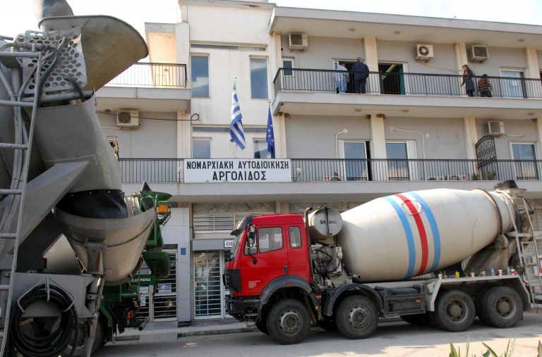 Ιωάννινα: Απατεώνες πούλαγαν ξένες μπετονιέρες | Newsit.gr Ιωάννινα: Απατεώνες πούλαγαν ξένες μπετονιέρες | Newsit.gr