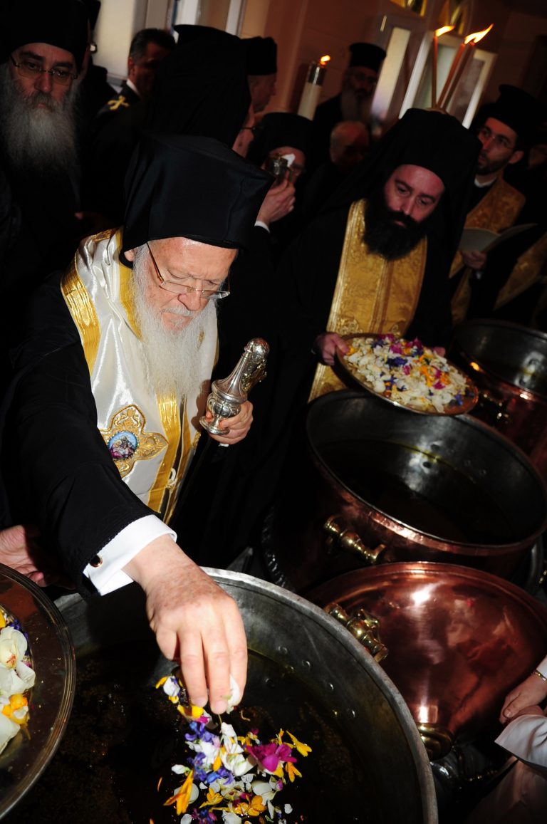 Μοσχοβόλησε το Φανάρι – Άρχισε η παρασκευή του Άγιου Μύρου | Newsit.gr Μοσχοβόλησε το Φανάρι – Άρχισε η παρασκευή του Άγιου Μύρου | Newsit.gr