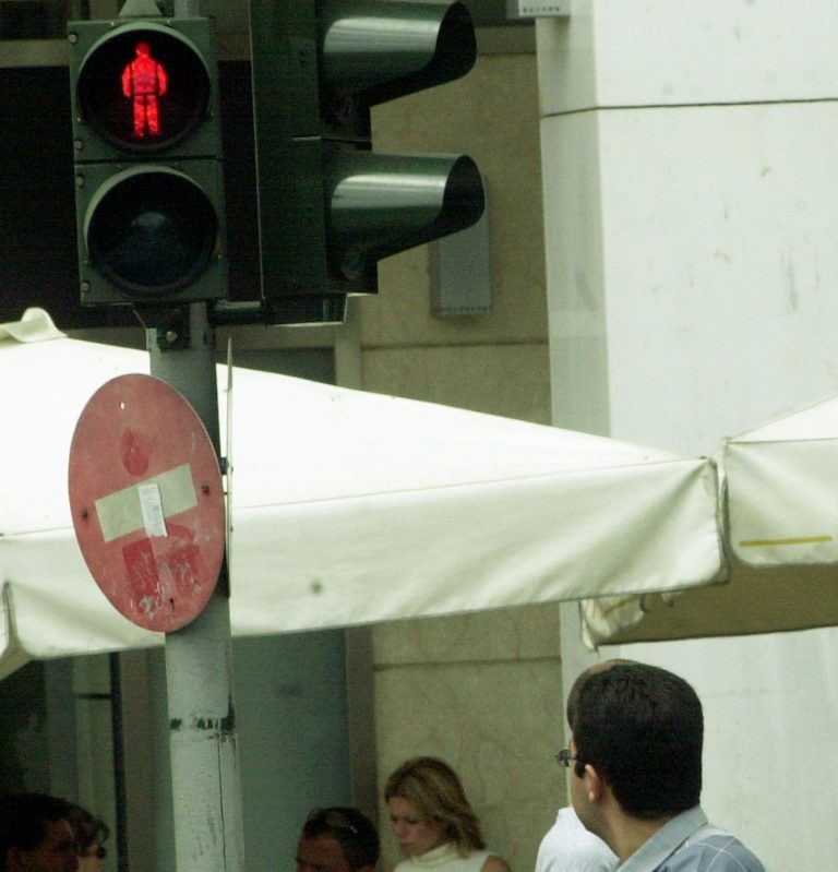 Εύβοια: Αυτοκίνητο »καρφώθηκε» σε φανάρι – Στο νοσοκομείο ο οδηγός! | Newsit.gr Εύβοια: Αυτοκίνητο »καρφώθηκε» σε φανάρι – Στο νοσοκομείο ο οδηγός! | Newsit.gr